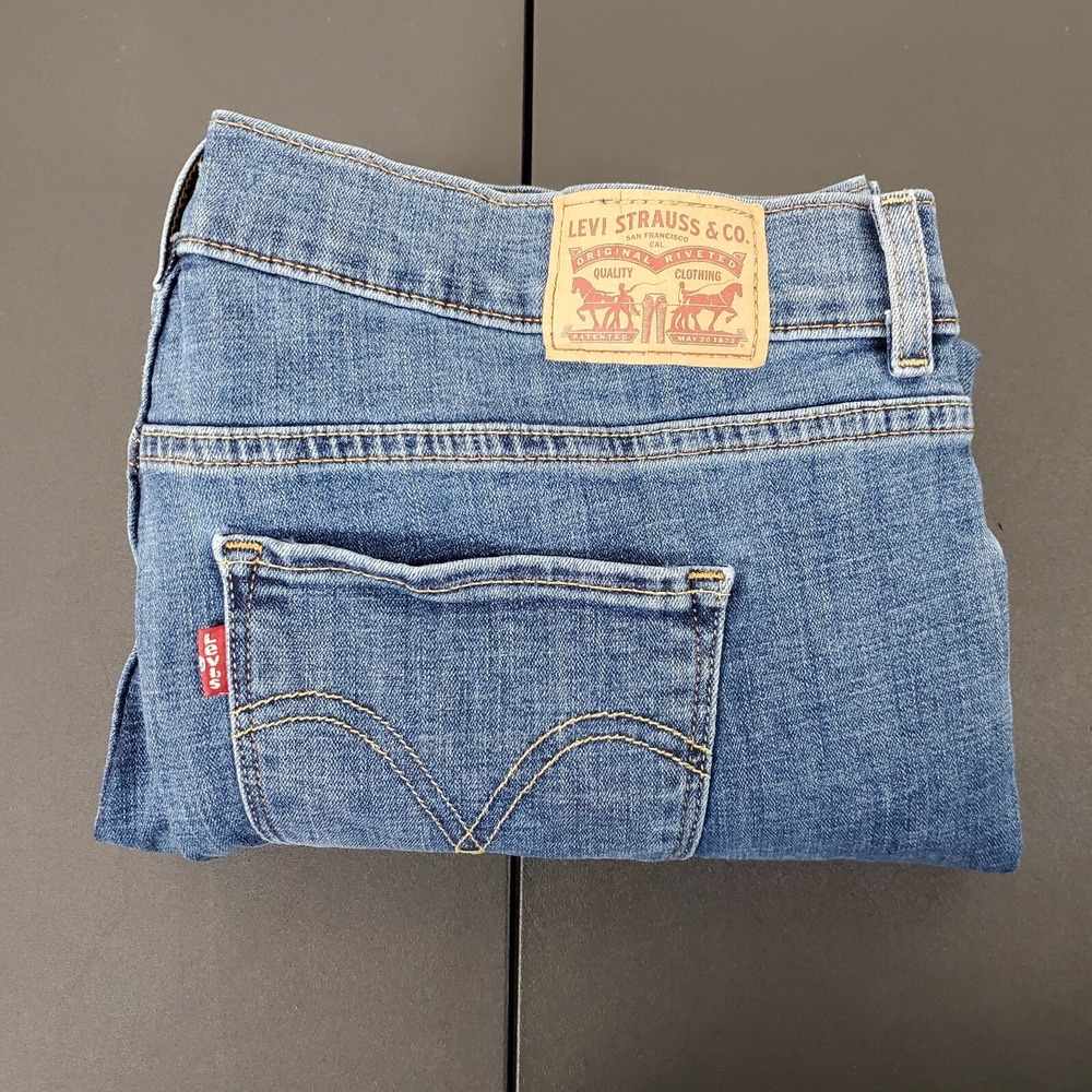 Levi Strauss Classic Boot Jeans Women's Size 16 Blue Zip Fly Pockets - Picture 4 of 9
